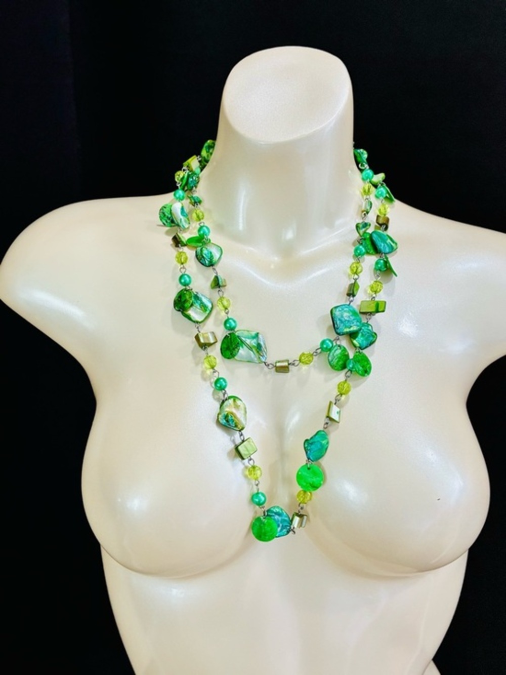 Flapper Length Green Mother of Pearl Chunky Beaded Statement Necklace for Women